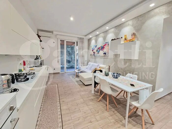 Appartamento trilocale in affitto in Via Bellini, Firenze