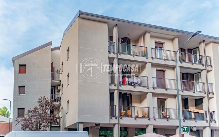 Appartamento trilocale in vendita in Via Val Trompia, Milano