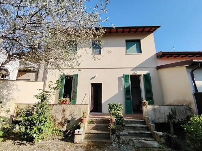 Casa con 6 locali in vendita in a Siena, Pietrasanta