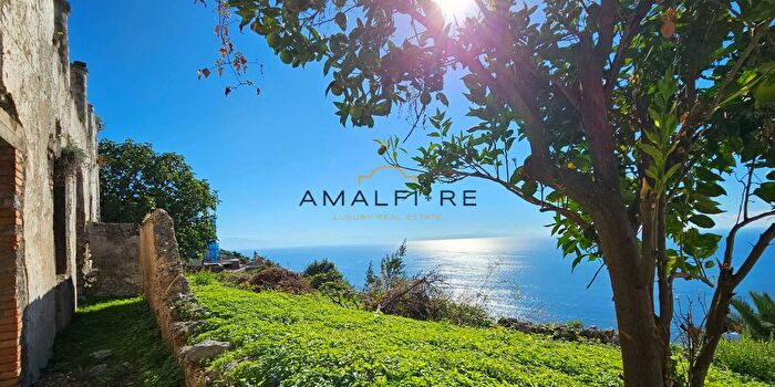 Appartamento con 15 locali in vendita in Via degli Amodeo, Conca Dei Marini