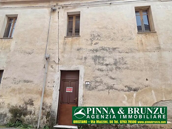 Casa con 5 locali in vendita in Via Cristoforo Colombo, Ghilarza