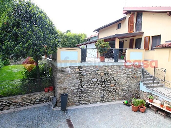 Casa con 5 locali in vendita in Viale della Vittoria, Vaprio DAdda