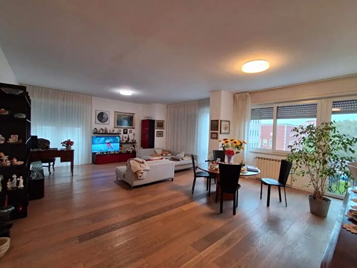 Appartamento con 5 locali in vendita in Livorno