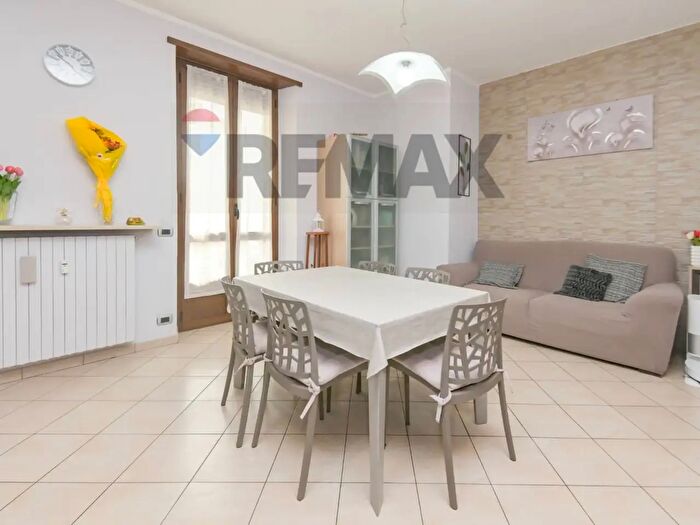 Appartamento trilocale in vendita in Via Duino, Torino