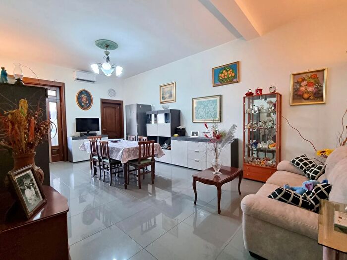 Appartamento quadrilocale in vendita in Via Lizzanello Lizzanello Le Italia, Cavallino