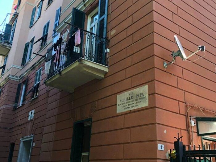Appartamento trilocale in affitto in Via Achille Papa, Oregina, Genova