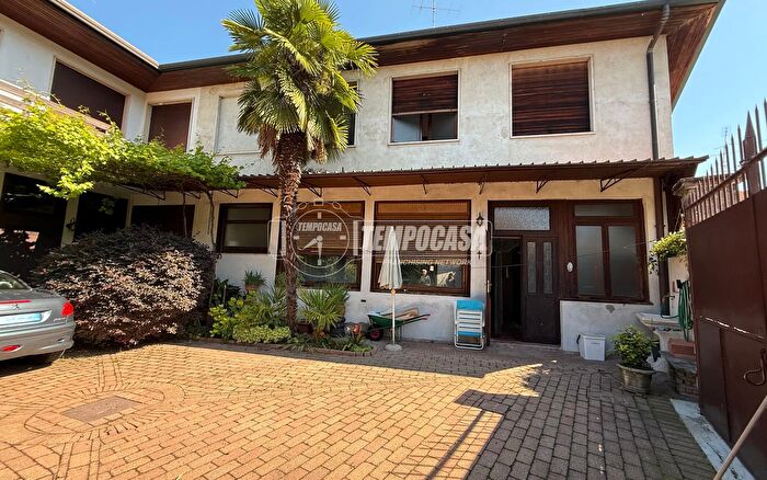 Casa quadrilocale in vendita in Via Cimabue, Busto Garolfo