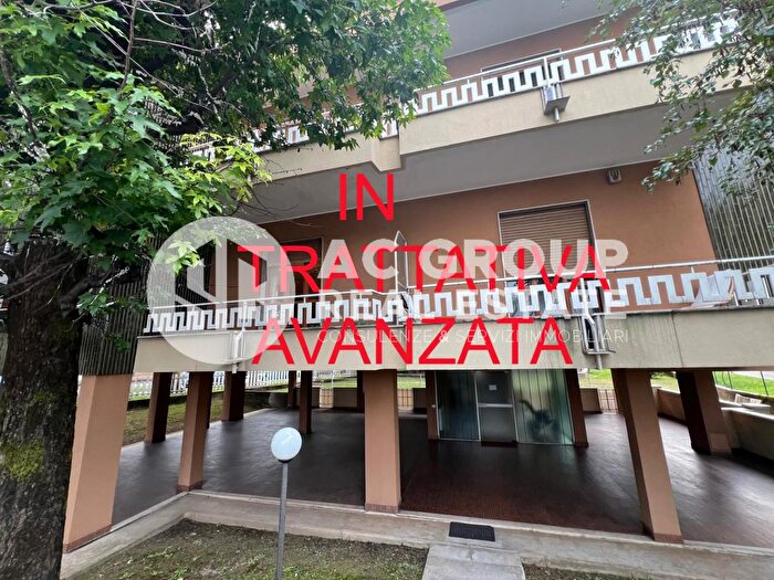 Appartamento trilocale in vendita in Via Varese, Saronno