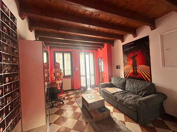 Appartamento monolocale in affitto in Via dei Fabbri, Carrobbio, Milano