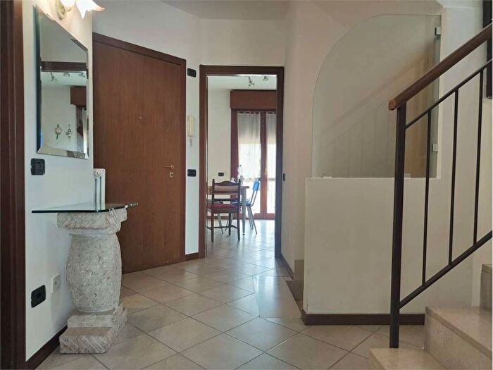 Casa con 6 locali in affitto in VIA VERONA, Centro, Isola della Scala