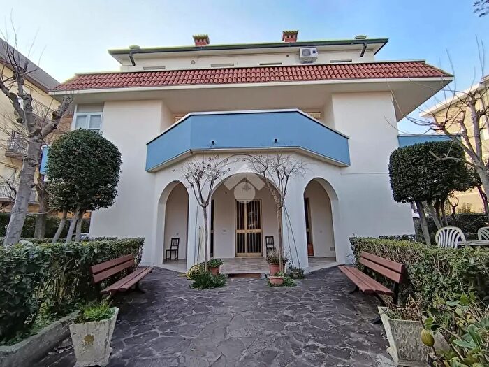 Appartamento bilocale in vendita in Viale Marziale, Ravenna