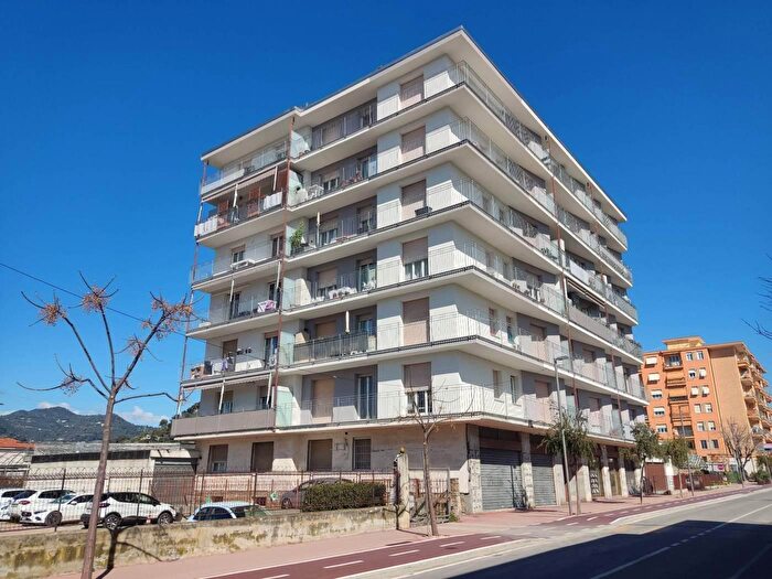 Appartamento trilocale in vendita in Via Don Giovanni Bosco, Vallecrosia