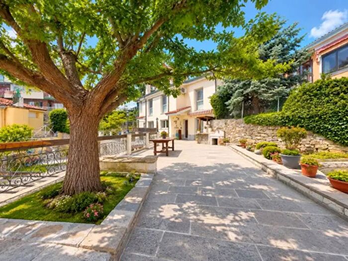 Casa con 6 locali in vendita in Via di Chiadino, Trieste