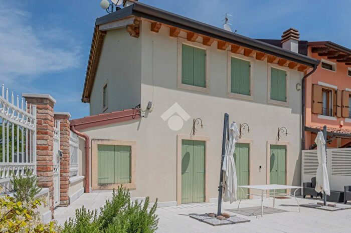 Casa con 6 locali in vendita in Via Calandrine, San Pietro In Cariano