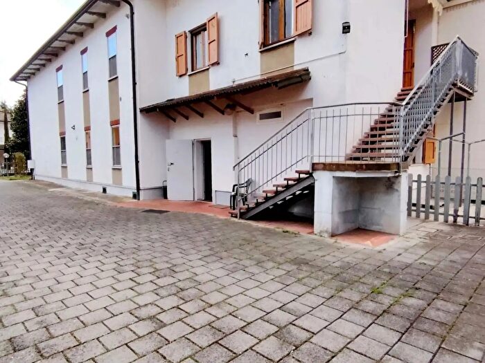 Appartamento trilocale in vendita in Cento