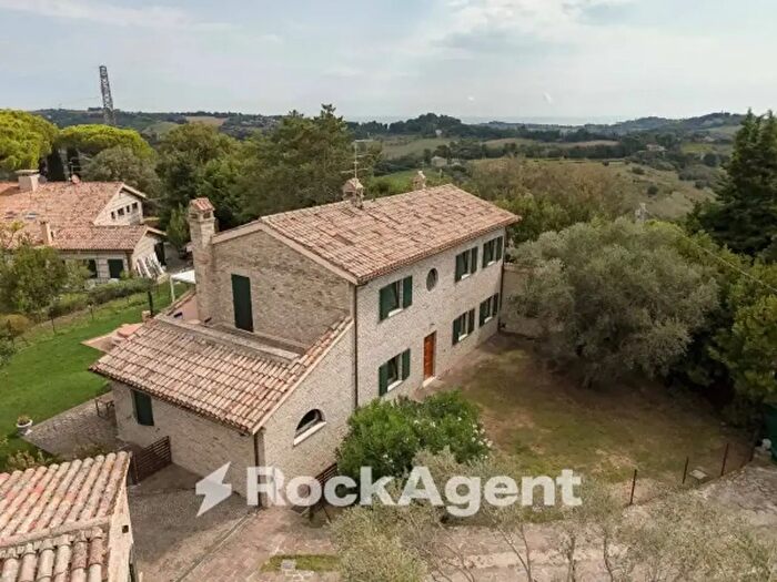 Casa con 6 locali in vendita in Strada Madonna dei Mazza, Pesaro