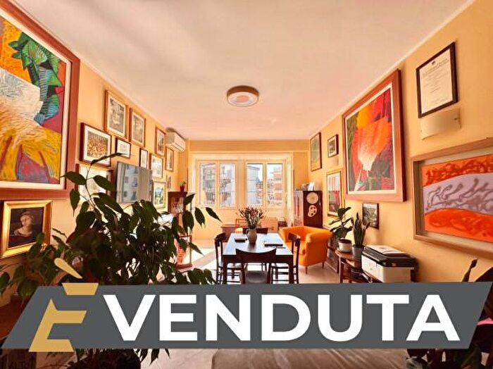 Appartamento bilocale in vendita in Via San Giacomo dei Capri, Napoli