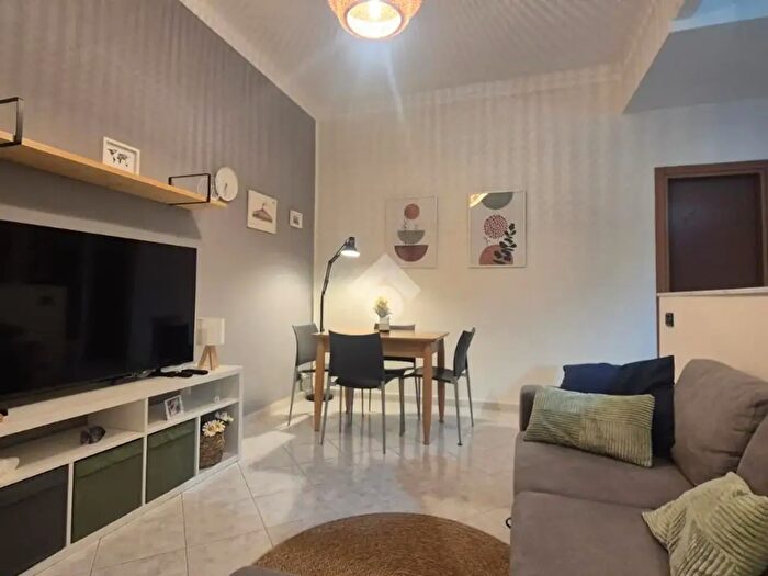 Appartamento trilocale in vendita in Via Tortosa, Genova