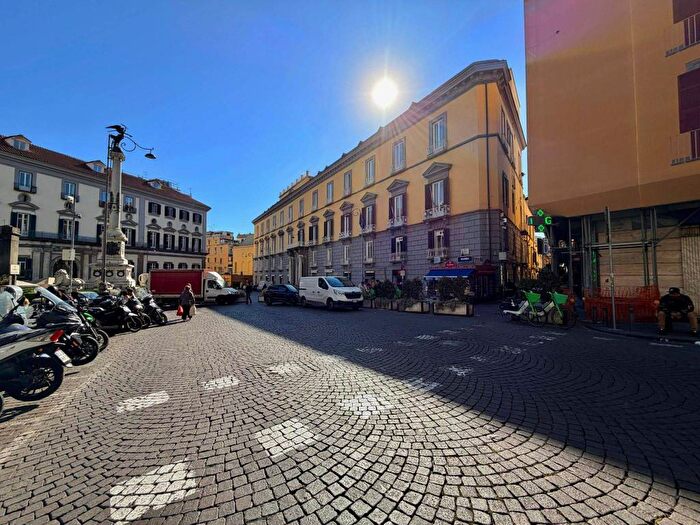 Appartamento bilocale in affitto in Vico Santa Maria a Cappella Vecchia, Chiaia, Napoli