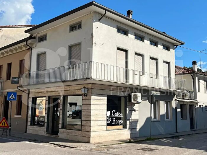 Appartamento con 7 locali in vendita in Via Gianni Cecchin, Marostica