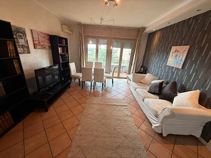 Appartamento trilocale in affitto in Via Mario De Renzi, Pisana Bravetta, Roma