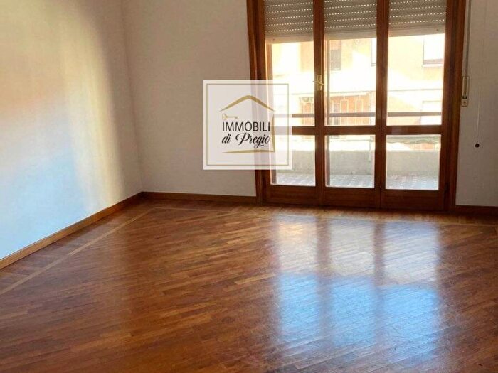 Appartamento con 6 locali in affitto in Via Silvio Pellico, Ospedale Volturno, Parma