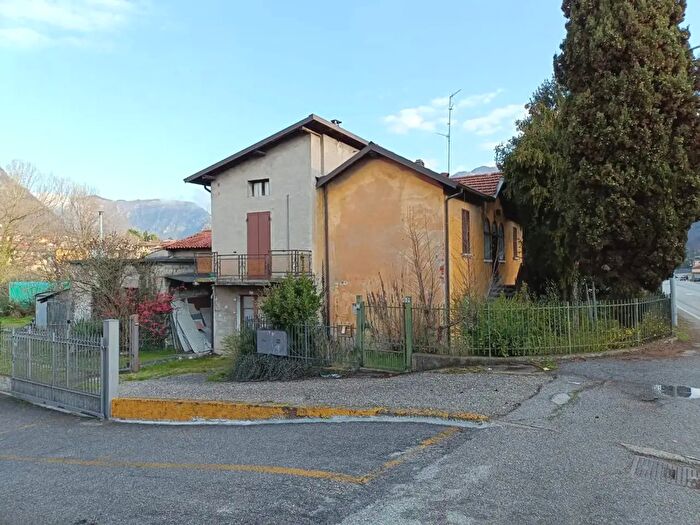 Casa con 6 locali in vendita in Via Guglielmo Marconi, Roe Volciano