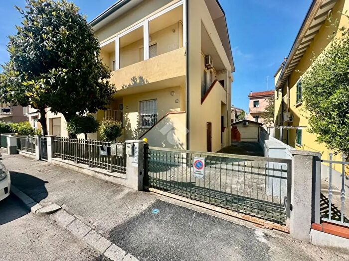 Appartamento quadrilocale in vendita in Via della Vela, Ravenna
