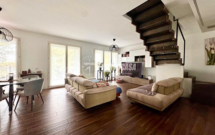 Appartamento quadrilocale in vendita in Via Stelvio a, Rozzano