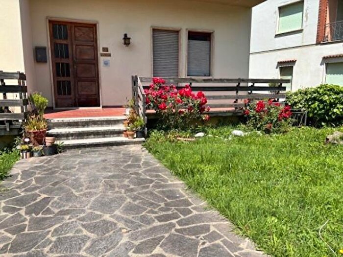 Casa con 6 locali in vendita in Vinci