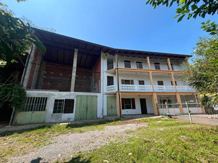 Casa con 6 locali in vendita in Via Ceresa, Loranze