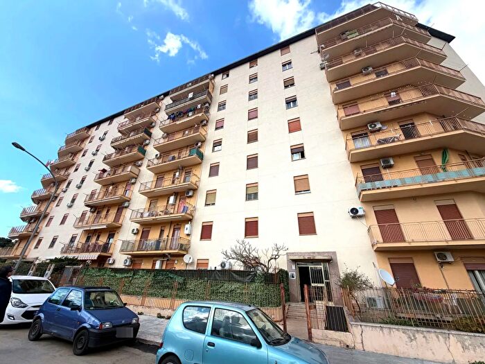 Appartamento quadrilocale in vendita in Via Giuseppe LI Bassi, Palermo