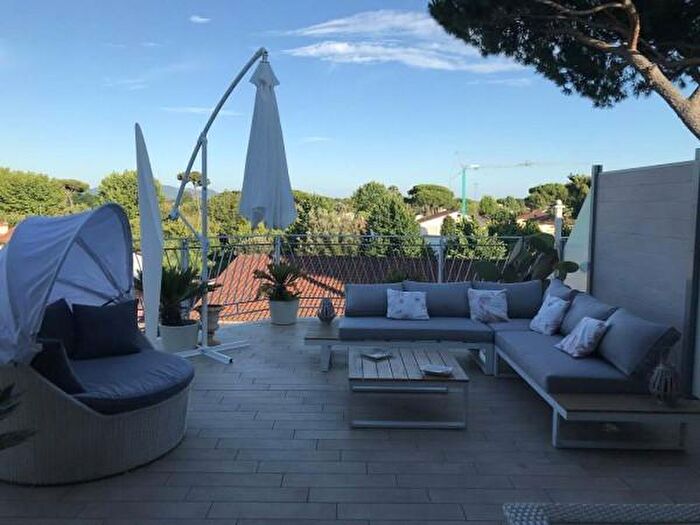 Appartamento con 6 locali in affitto in Forte Dei Marmi