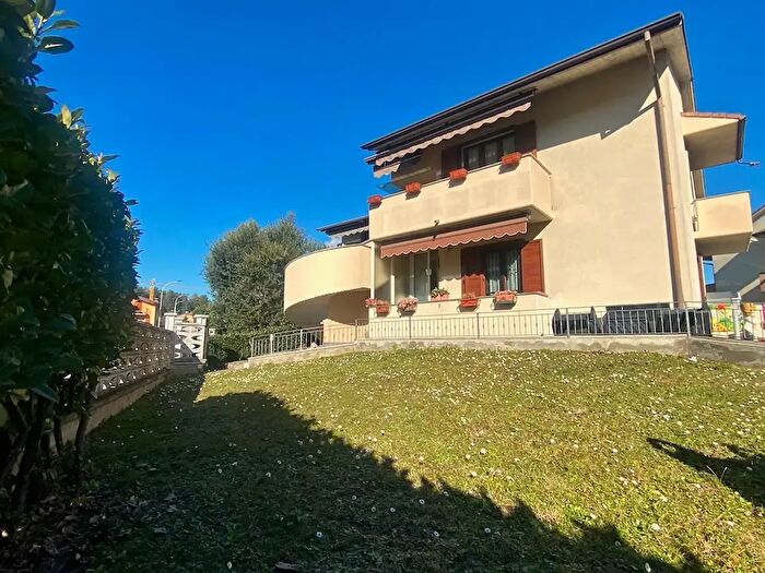 Appartamento quadrilocale in vendita in Via della Fontana, Calusco DAdda