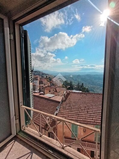 Appartamento trilocale in vendita in Via Cavour, Olevano Romano