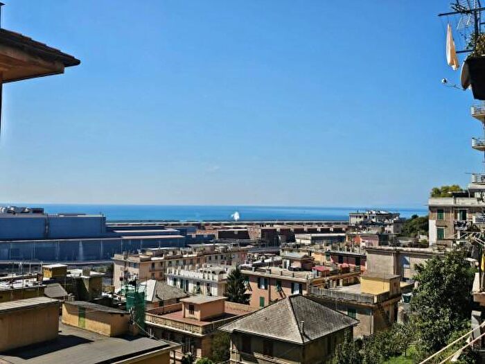 Appartamento trilocale in vendita in Via Elsa, Genova