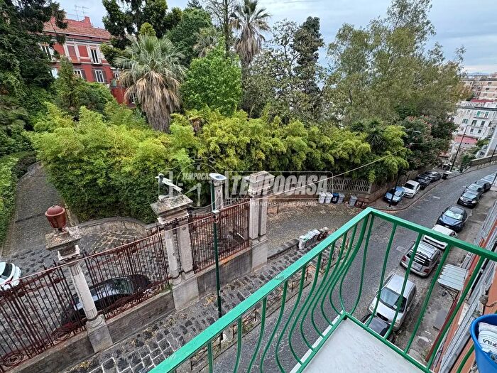 Appartamento trilocale in vendita in Napoli