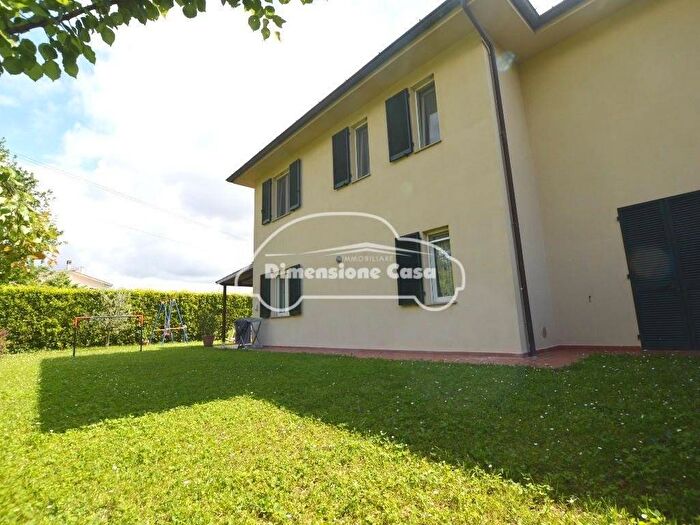 Casa con 6 locali in vendita in Via della Santissima Annunziata, Santissima Annunziata, Lucca