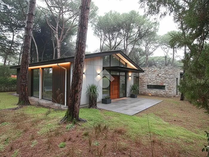 Casa con 6 locali in vendita in Viale Belgio, Jesolo