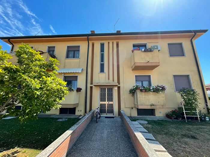 Appartamento con 6 locali in vendita in Via Giuseppe Mazzini, Bevilacqua