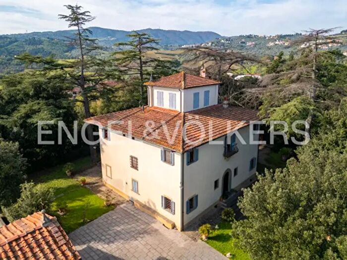 Casa con 6 locali in vendita in Via La Serra, Carmignano