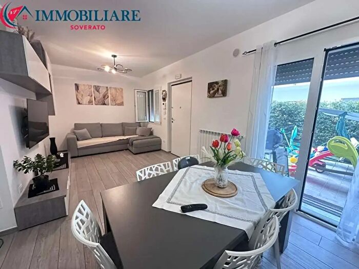 Appartamento trilocale in vendita in Davoli