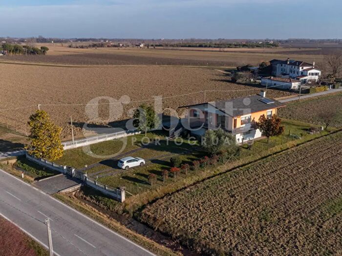 Casa quadrilocale in vendita in Via Fossalato, Portogruaro