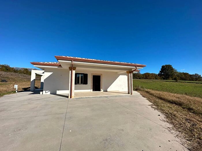 Casa quadrilocale in vendita in Casalvieri Frosinone, Casalvieri
