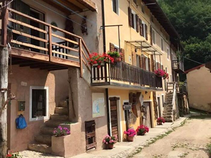 Casa monolocale in vendita in Contrada Lambre, Posina