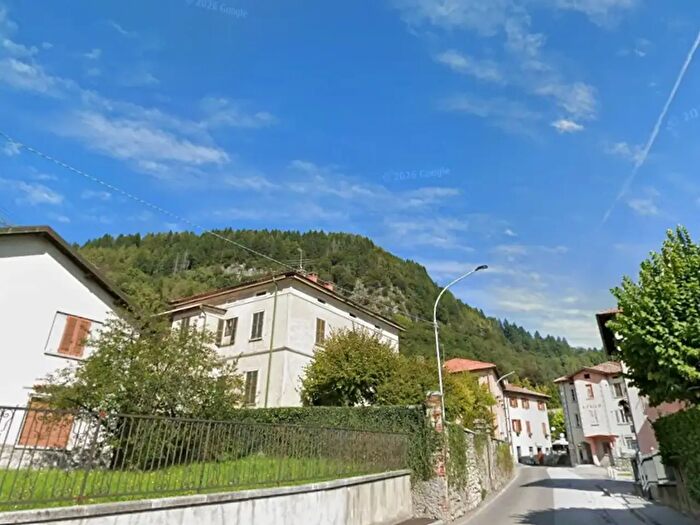 Appartamento bilocale in affitto in Piazza della Chiesa, Magreglio