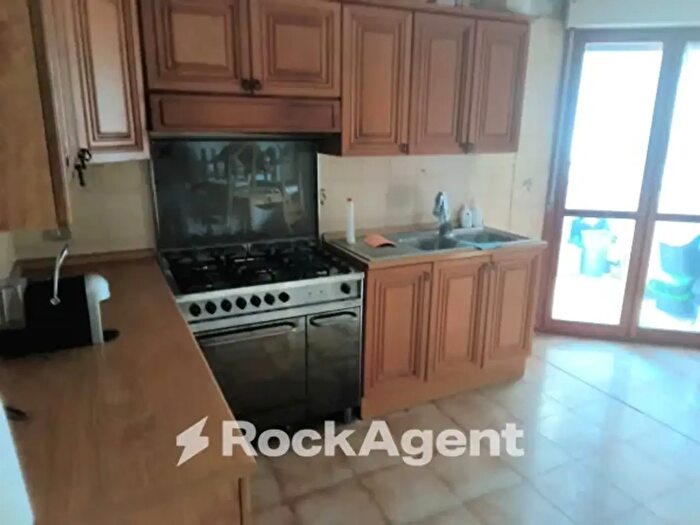 Appartamento con 6 locali in vendita in Via Agesidamo, Locri