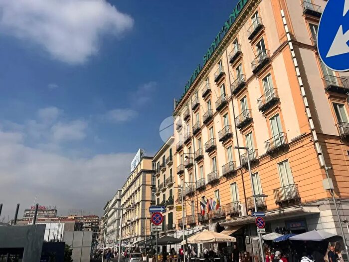 Appartamento con 5 locali in vendita in Via Torino, Napoli