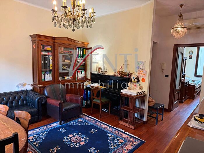 Appartamento quadrilocale in vendita in Via Lomellina, Torino