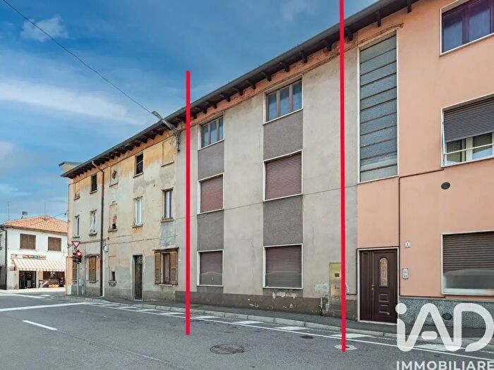 Casa con 9 locali in vendita in Via Vittorio Veneto, Rovello Porro